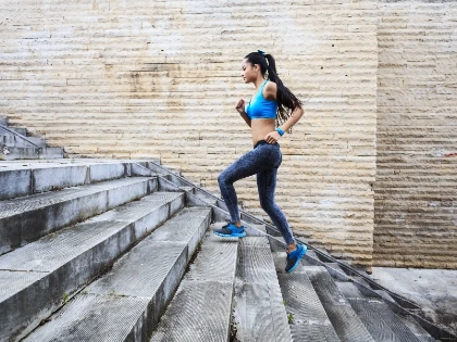 階段を登るのは関節炎の膝に健康ですか。